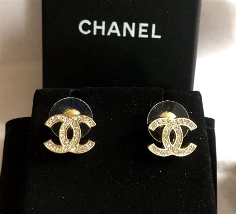 chanel oorbellen|chanel cc earrings price.